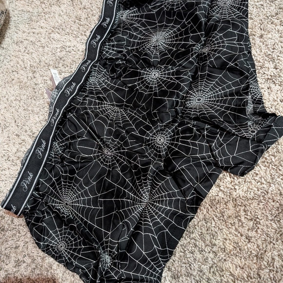 Pink! Spooky shorts - Picture 6 of 6